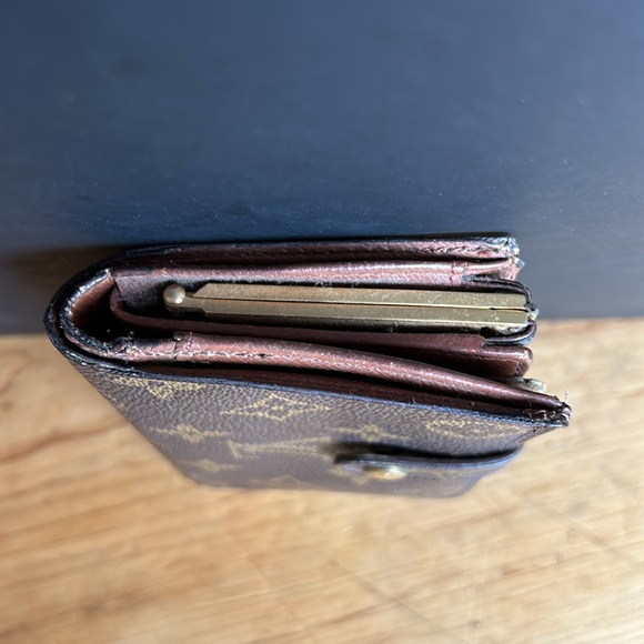 Louis Vuitton Wallet - Picture 3 of 8